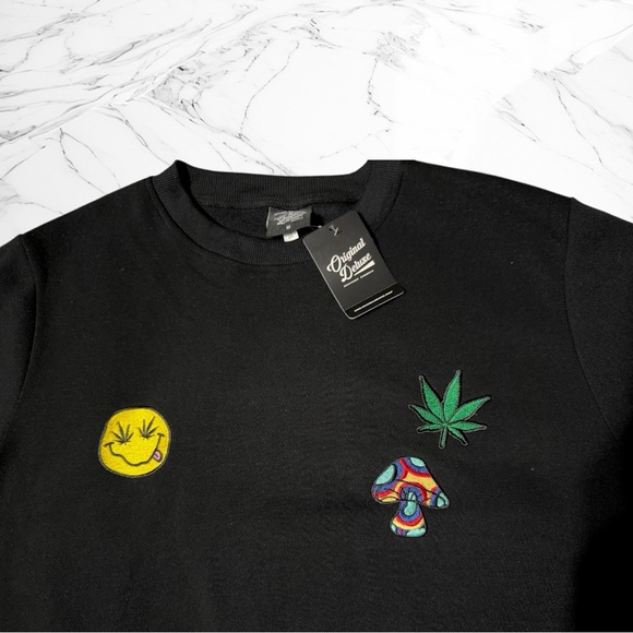 Original Deluxe “High Spirits" Trippy Icon Black Crew Neck Sweatshirt size M - Picture 2 of 3
